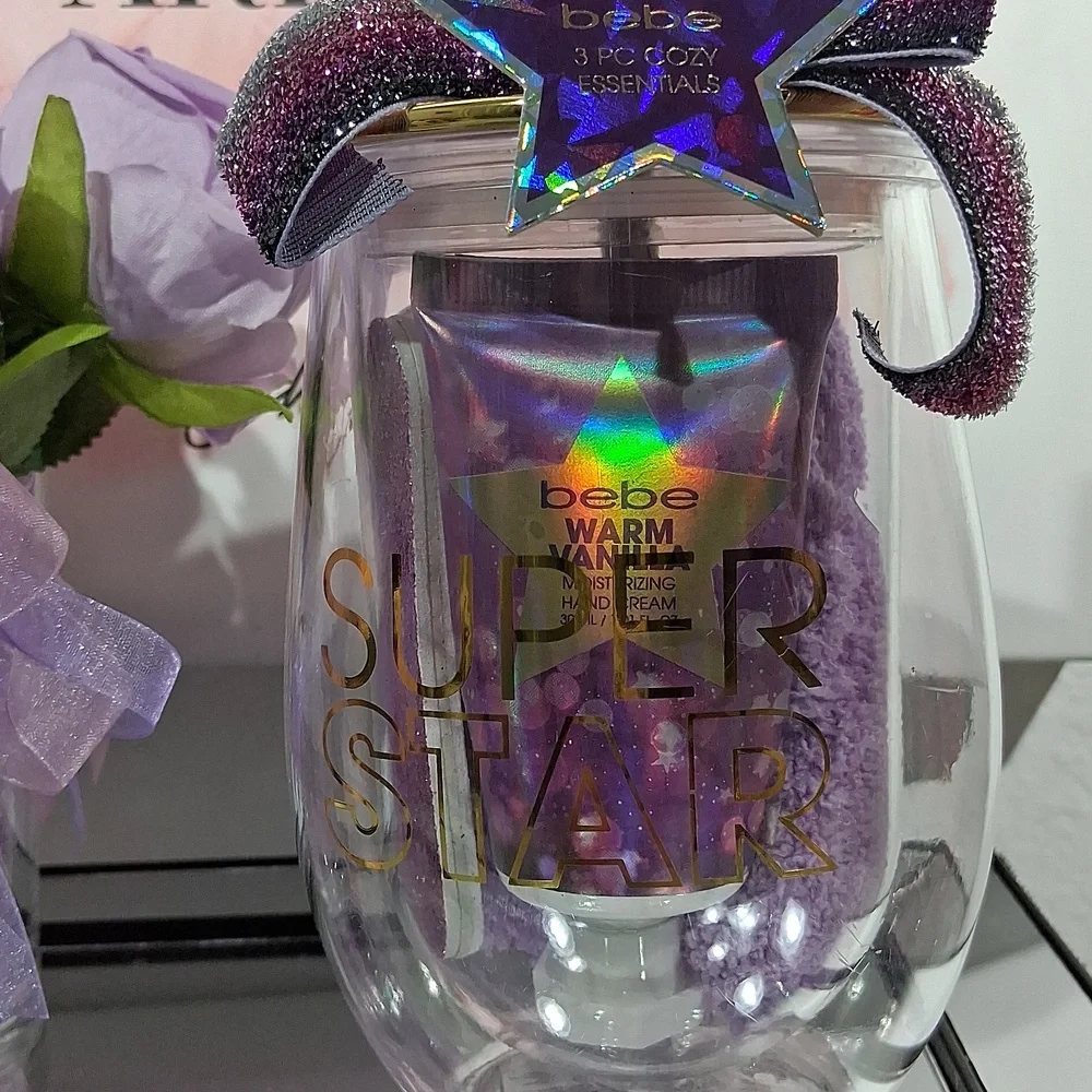 BEBE  Super Star  3 pcs and Flowers w Glass base NWT